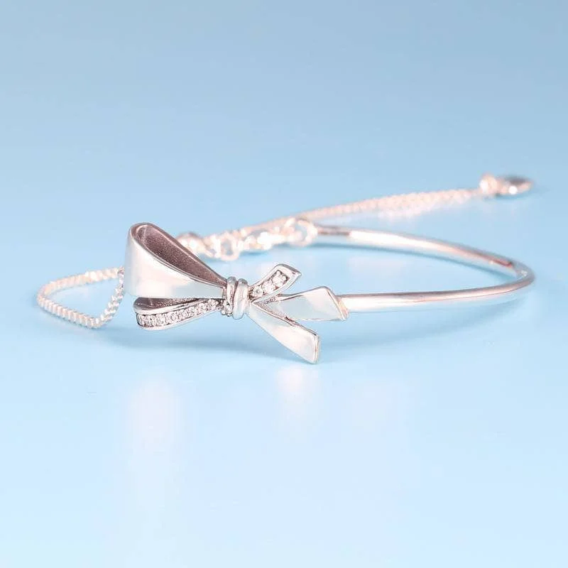 Diamond Delicate and Classic Bow Element Bracelet